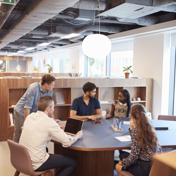 casually-dressed-businessmen-and-businesswomen-JBQF5KC